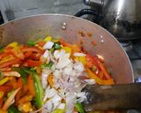 A picture of step 10 of Veggie prawn sauce.