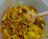 Foto langkah ke 3 dari resep Rujak Teto Mangga Kweni.