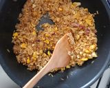 Foto langkah ke 4 dari resep Nasi Goreng Pulau Brunei khas Brunei Darussalam dengan Telur.