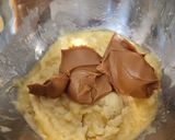 A picture of step 2 of Lotus Cream and Chocolate Chip Cookies.