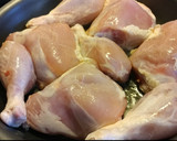 Foto del paso 1 de la receta: Pollo al vino tinto con chile morrón🌺