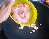 รูปขั้นตอนการทำที่ 3 ของ เห็ดหูหนู ผัดไข่ใส่สันในไก่