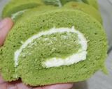 Foto langkah ke 7 dari resep Matcha Cream Cheese Rollcake.
