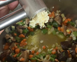 Foto del paso 3 de la receta: Fideuà de verduras y setas sihitake