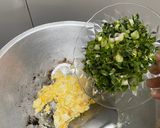 Foto langkah ke 2 dari resep Martabak Telur Mini.