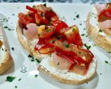 Foto del paso 5 de la receta Montadito de salazones con queso finas hierbas