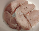 Borsos, fokhagymás csirkemell, gombás, sajtos szószban gluténmentesen recept fázis 1 fotója