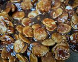 Foto langkah ke 3 dari resep Tumis baso saus tiram.