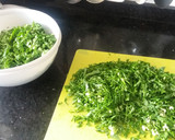 Foto del paso 2 de la receta: Pascualina con acelga y cebolla cruda, facilísima!