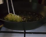 Une image de l'étape 4 de Galettes de courgettes.
