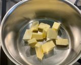 Une image de l'étape 1 de Sauce béchamel à l’épeautre, ail fumé et grana padano.