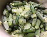 صورة لخطوة 2 من وصفة بامية خضره بزيت