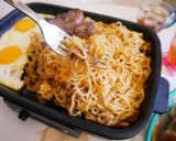 A picture of step 9 of Easy 'Night Market Teppanyaki Noodles' - Convenient and Delicious in One Pan!.
