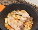 Foto del paso 2 de la receta: Pollo estofado con chocolate y yuca