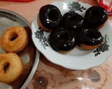 Foto langkah ke 5 dari resep Donat empuk topping coklat.