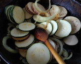 Foto del paso 3 de la receta: Pollo con berenjena y calabacín