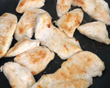 Foto del paso 2 de la receta: Pollo en salsa de brócoli a la pimienta y parmesano