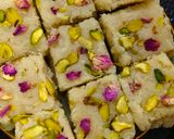 नारियल बर्फी (सिर्फ 10 मिनट में) (Coconut Burfi) रेसिपी चरण 7 फोटो