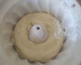 A picture of step 2 of Kouglof.