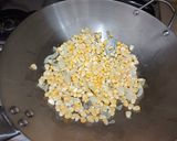Foto langkah ke 2 dari resep Tumis Brokoli Jagung Manis.