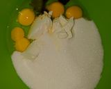 Foto del paso 3 de la receta: Bizcochuelo Marmolado de Queso Crema