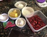 Foto del paso 1 de la receta: Tarta de frutillas 🍓 fácil