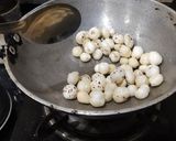 A picture of step 1 of Falhari Makhana Drynuts Namkeen.