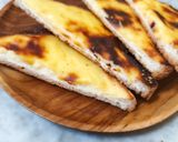 Foto langkah ke 3 dari resep Milk Cheese Toast.