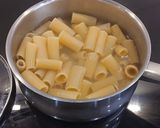 Foto del paso 2 de la receta Menú Completo: Pasta al Queso Azul en Microondas, Secreto Ibérico al Limón y Peras plancha en miel