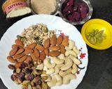 होली स्पेशल रोज़ ठंडाई रेसिपी चरण 1 फोटो