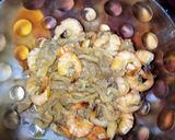 Foto langkah ke 5 dari resep Tumisan Udang Jamur Tiram.