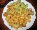 Foto langkah ke 3 dari resep Onion, Squid Rings & Fried Veggie.
