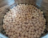 A picture of step 1 of Amritsari Pindi Chole.