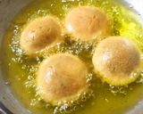 A picture of step 5 of Matar/peas kachori.