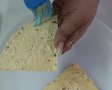 A picture of step 3 of Sandwich Masala Papad.