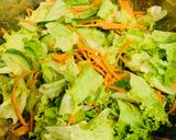 Hình bước làm 5 của món Salad cá hồi sốt sữa chua dễ không tưởng