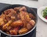 A picture of step 1 of Chinese noodles with chicken curry 😋😋😋.