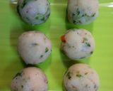 A picture of step 4 of Rice kadamb flowers.