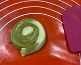Foto langkah ke 9 dari resep Greentea Flaky Mooncake.