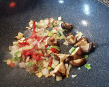 Foto del paso 3 de la receta: Fettuccini con camarones y hongos shiitake