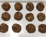 Foto langkah ke 6 dari resep Chewy Chocolate Chip Pecans Cookies.