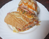 Foto del paso 6 de la receta: Bocadillo de lomo adobado, salteado de pimiento y huevo frito
