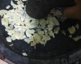 Foto langkah ke 3 dari resep Cah Sawi Hijau Teri Bakso.