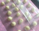 Foto langkah ke 3 dari resep Kulit Dumpling homemade.