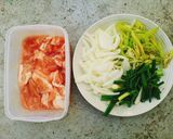 รูปขั้นตอนการทำที่ 1 ของ หมูหมักนุ่มผัดพริกหยวก