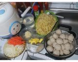 Foto langkah ke 1 dari resep Pasta Bakso Ayam Saos Tomat Enak & Simple.