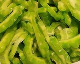 รูปขั้นตอนการทำที่ 2 ของ มะระผัดไข่