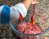 Foto del paso 2 de la receta: Hamburguesas caseras de ternera y magro BLW para Miguel, hechas por Miguel