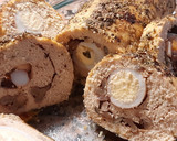 Foto del paso 5 de la receta: Roast Beef de pollo con huevos de codorniz y frutos secos