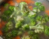 Foto langkah ke 2 dari resep Sayur Sop Ayam Bening.